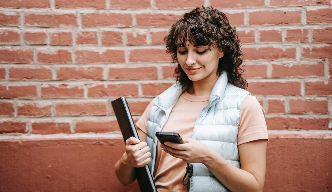 lady viewing mobile friendly website